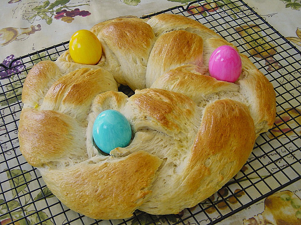 Sweet Bread Easter Wreath - German World